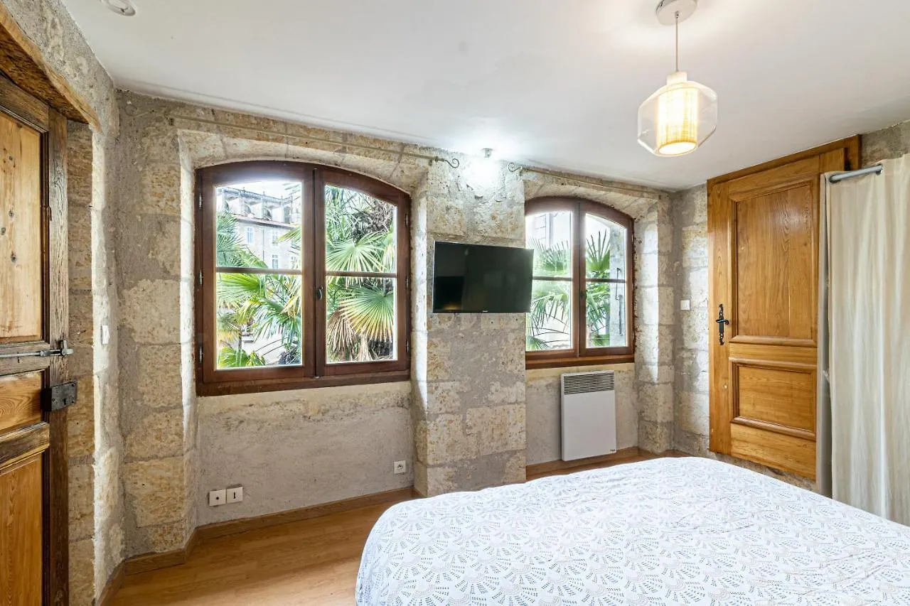 דירה אוש Superbe Appartement, Situe Au Coeur De La Ville.